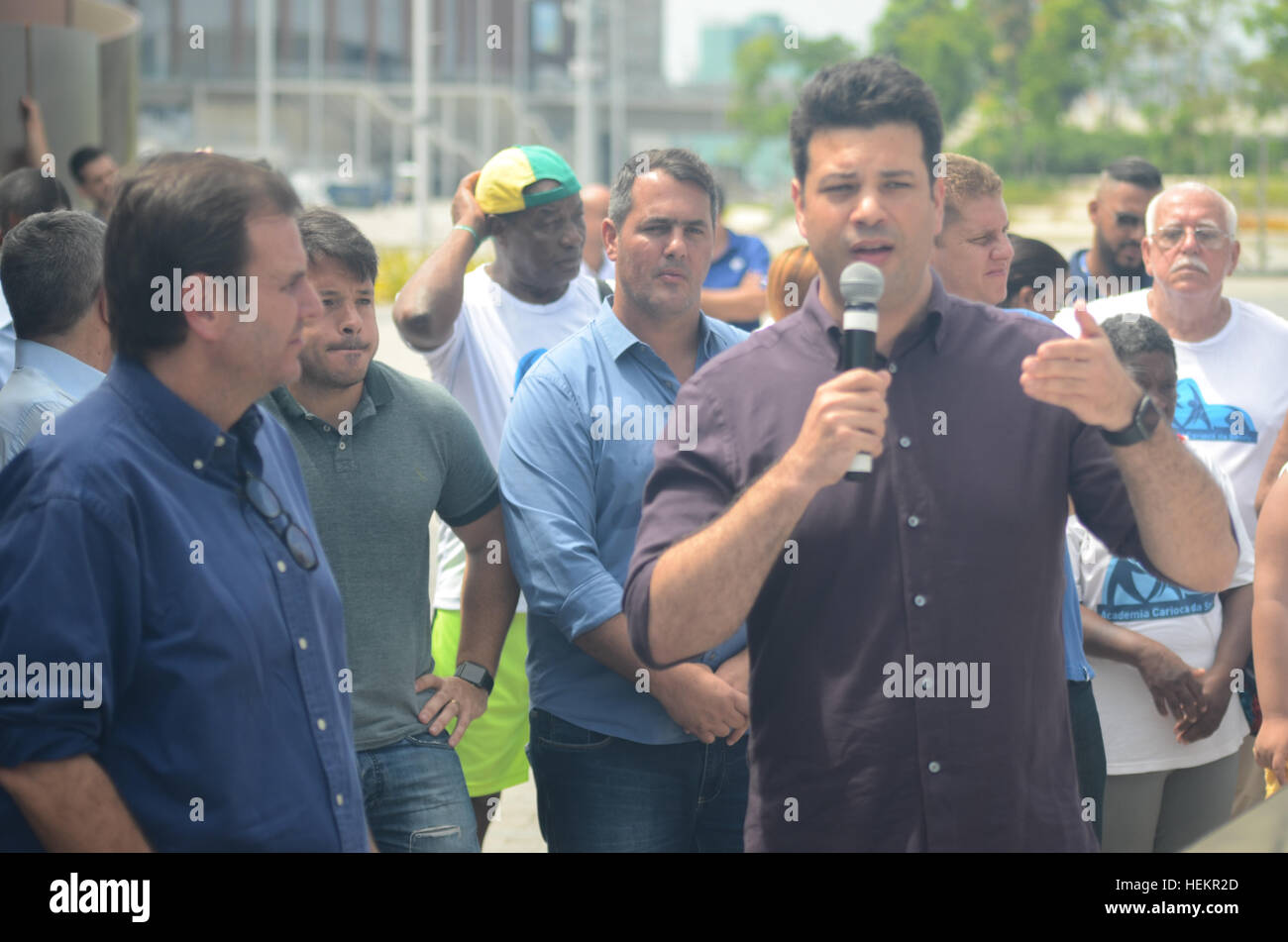 Rio De Janeiro, Brasile. 23 Dic, 2016. Il sindaco di Rio, Eduardo Paes e il ministro dello sport Leonardo Picciani, ha annunciato Venerdì (23), il trasferimento della gestione di arene sportive nel Parco Olimpico Bar e includono la via Olimpica trasformato nel tempo libero area aperta al pubblico parco olimpico con campi sportivi e skate park, in Barra da Tijuca a ovest della città di Rio de Janeiro area. © Luiz Gomes/FotoArena/Alamy Live News Foto Stock