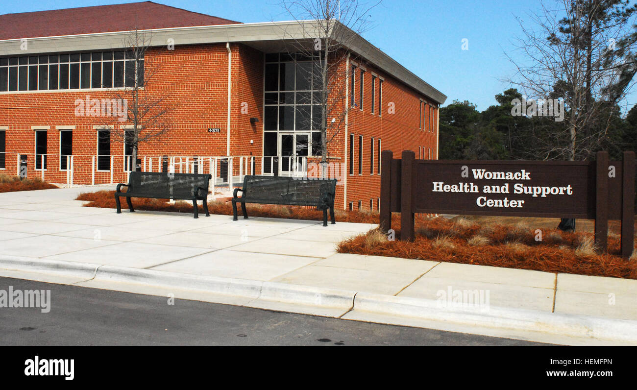 Il nuovo Womack Salute e centro di supporto fa parte dell'Womack Army Medical Center progetto di espansione per la behavioral health department a Fort Bragg, N.C., Marzo 19, 2013. La Womack Salute e centro di supporto è programmato per aprire il 4 aprile e fornirà le prestazioni ambulatoriali behavioral health services per i soldati e i loro familiari. (U.S. Esercito foto di Sgt. Diandra Harrell/RILASCIATO) Nuovo Womack Salute e centro di assistenza per aprire presto 893752 Foto Stock