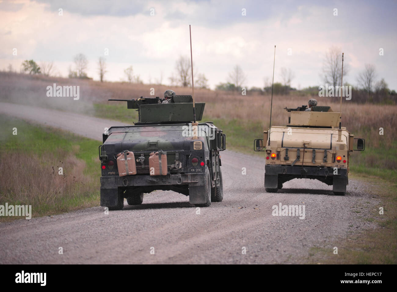 Soldati della compagnia D, 1st Battalion, 187th Infantry Regiment, 3rd Brigade Combat Team, 101st Airborne Division, conducono addestramento al fuoco dal vivo a St. Vith Range, Fort Knox, Kentucky. L'addestramento include certificazioni di equipaggio, sezione e plotone per convalidare le capacità di supporto delle armi pesanti. Foto Stock