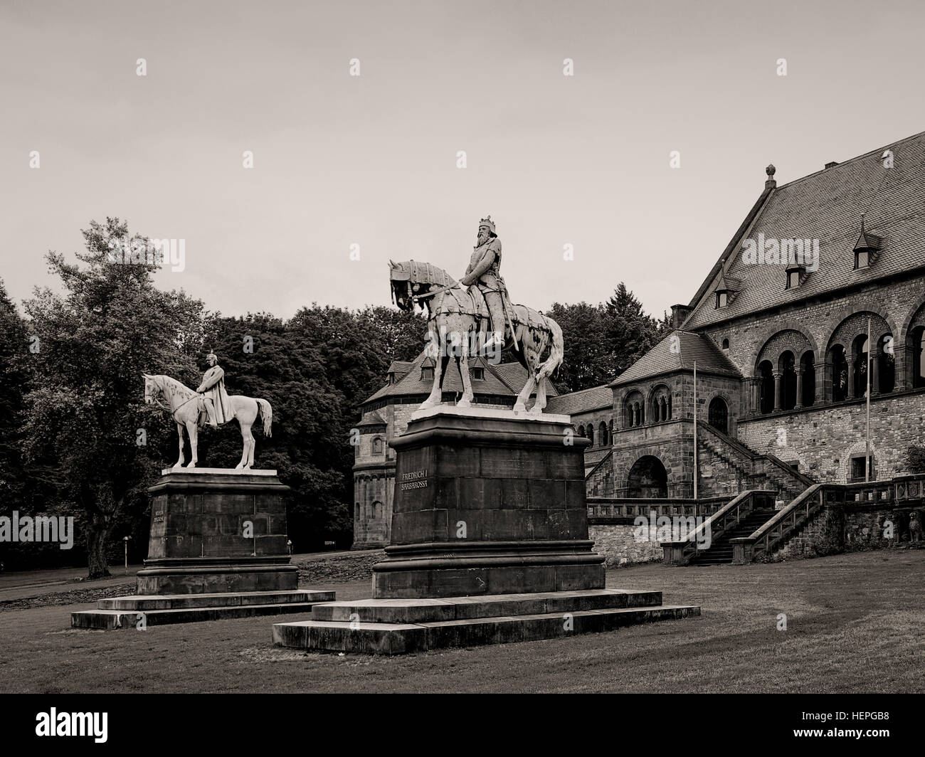 Statue equestri di fronte al Palazzo Reale a Goslar, Bassa Sassonia, Germania. Foto Stock