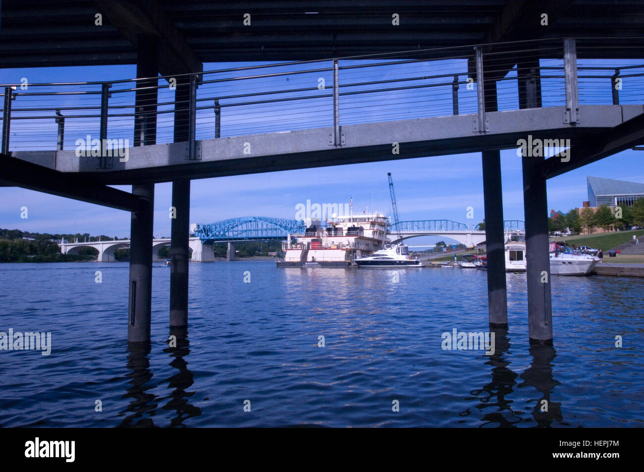 La motonave Mississippi è ancorata a Ross di sbarco a Chattanooga, Tennessee, e il Agosto 8, 2015. La M/V Mississippi spende più di 90 percento del suo tempo come un lavoro di towboat, chiatte in movimento, le attrezzature e i materiali di consumo nella parte inferiore del fiume Mississippi. La M/V Mississippi, costruito nel 1993 da Halter Marine, è il quinto Esercito di ingegneri towboat a recare il nome. È il più grande towboat diesel negli Stati Uniti a 241-piedi lungo di 58 piedi largo e cinque storie di alta. Tre 2.100 cavalli di potenza motori diesel power la nave. La nave è la U.S. Esercito di ingegneri più grande towboat diesel e Foto Stock
