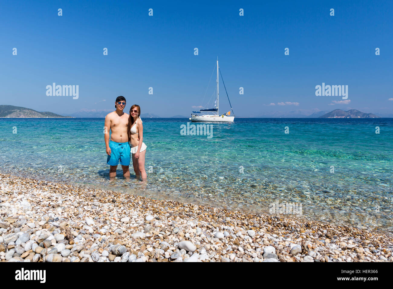 Matura in piedi in mare, Itaca, Grecia Foto Stock