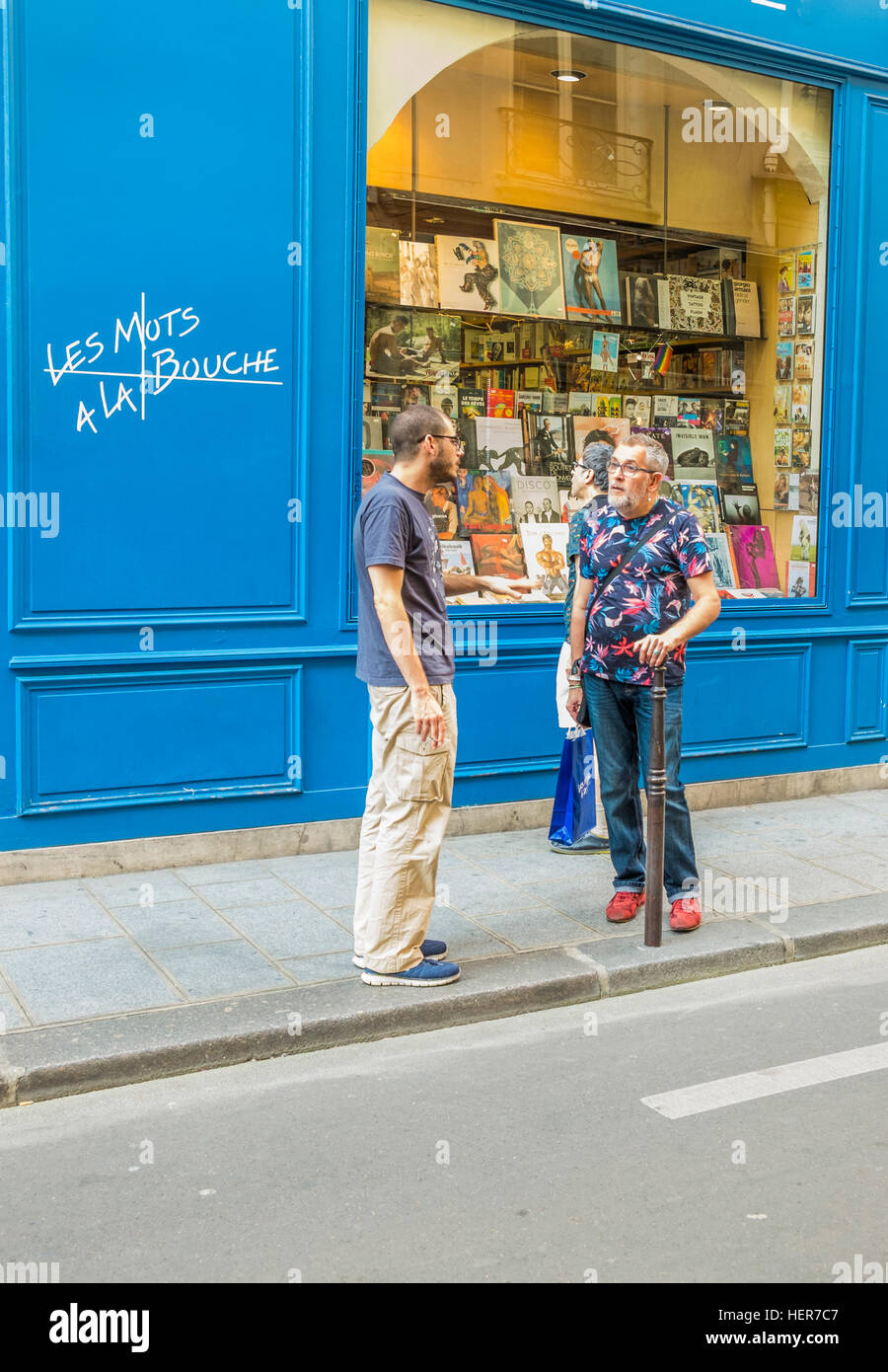 Scena di strada di fronte a les mots a la bouche, gay bookstore Foto Stock