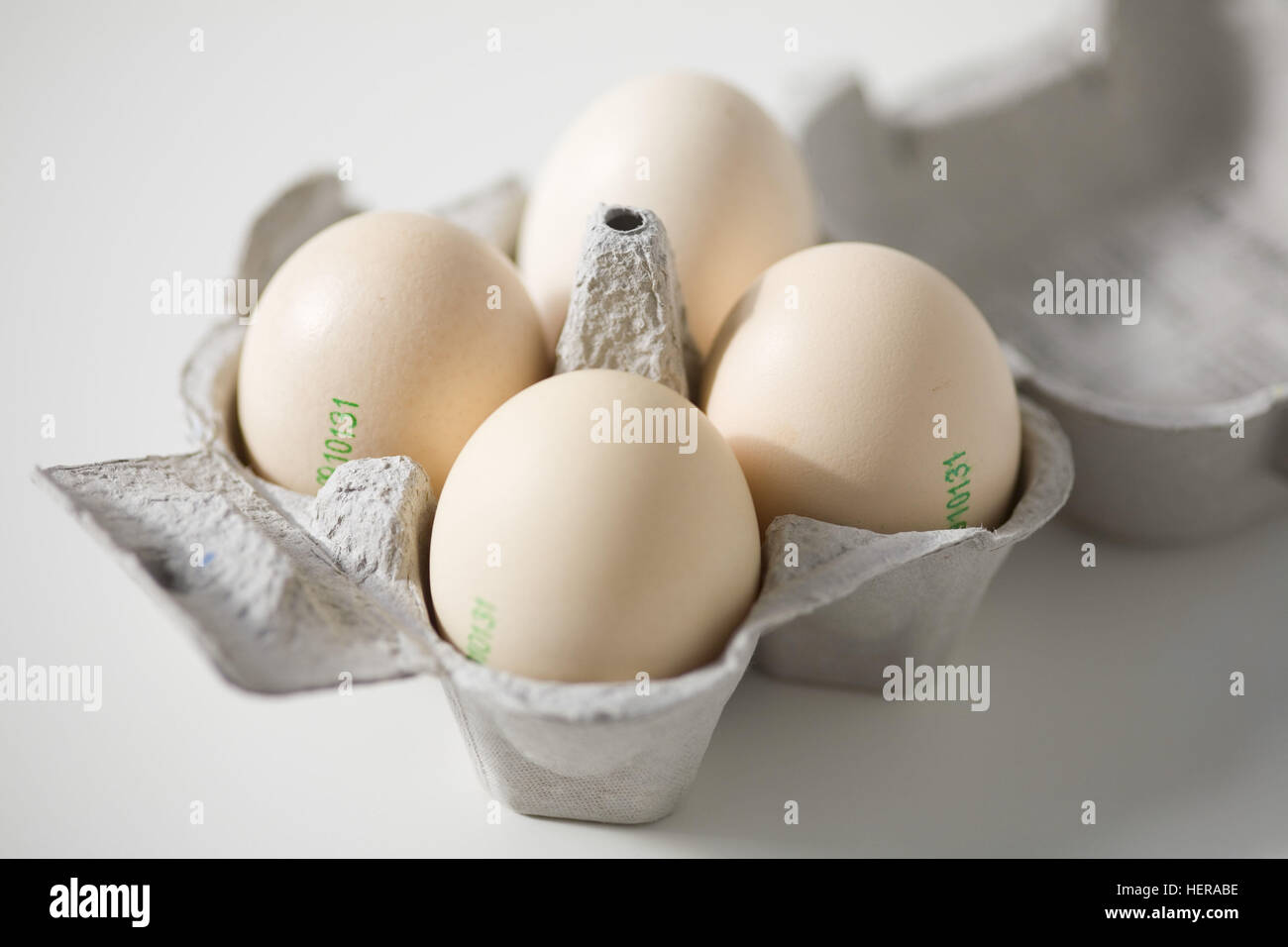 Vier Bio-Eier Eierkarton im Foto Stock
