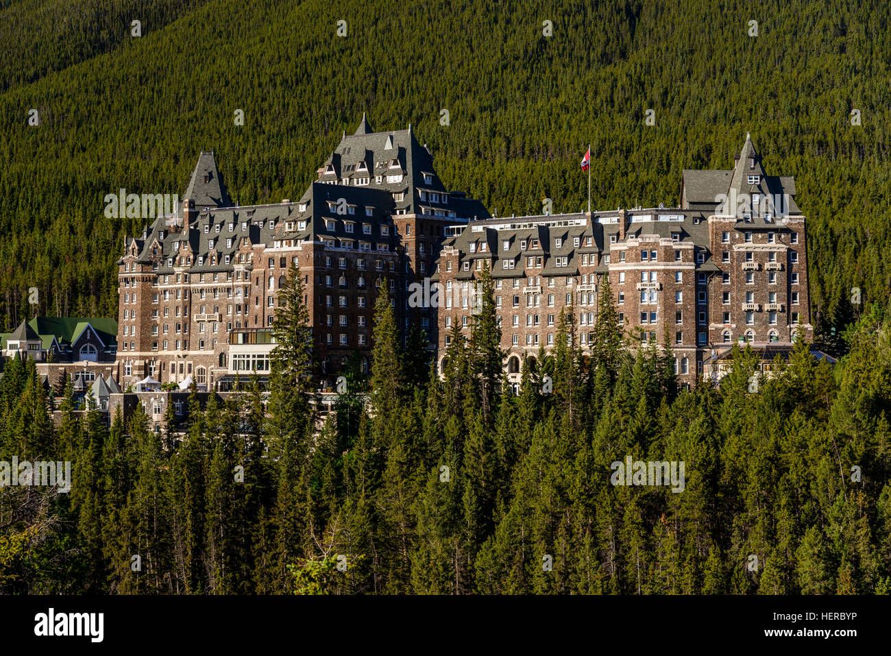 Kanada, Alberta, il Parco Nazionale di Banff, Banff, Fiume Bow Valley, il Fairmont Banff Springs Hotel, Blick von angolo a sorpresa Foto Stock