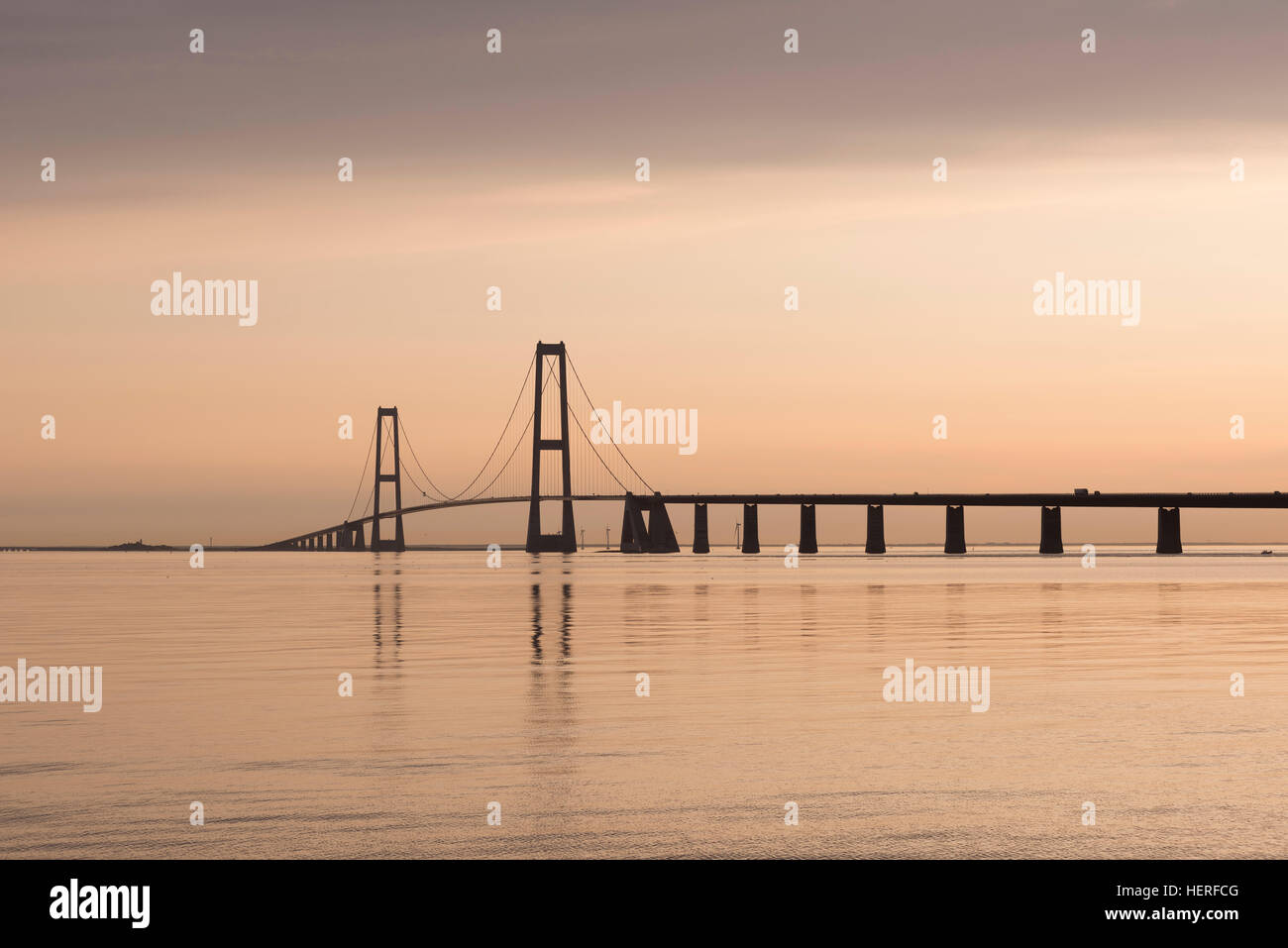 Grande ponte della cinghia, sera Storebaeltsbroen, grande nastro stretto, Korsør, Slagelse comune, Danimarca Foto Stock