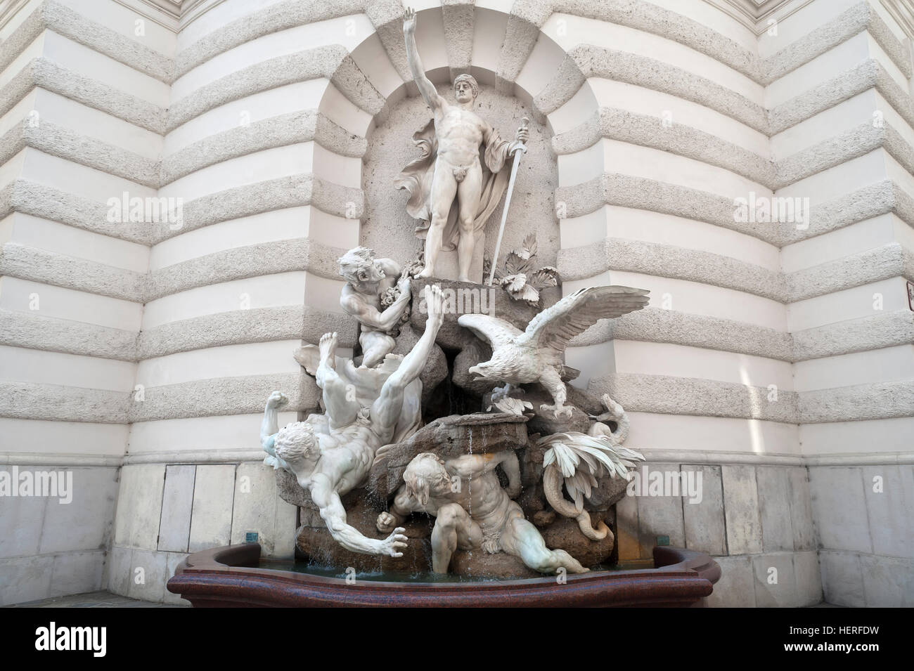 Die Macht zu Lande, la fontana monumentale, Michaelertrakt, il Palazzo Imperiale Hofburg di Vienna, Austria Foto Stock