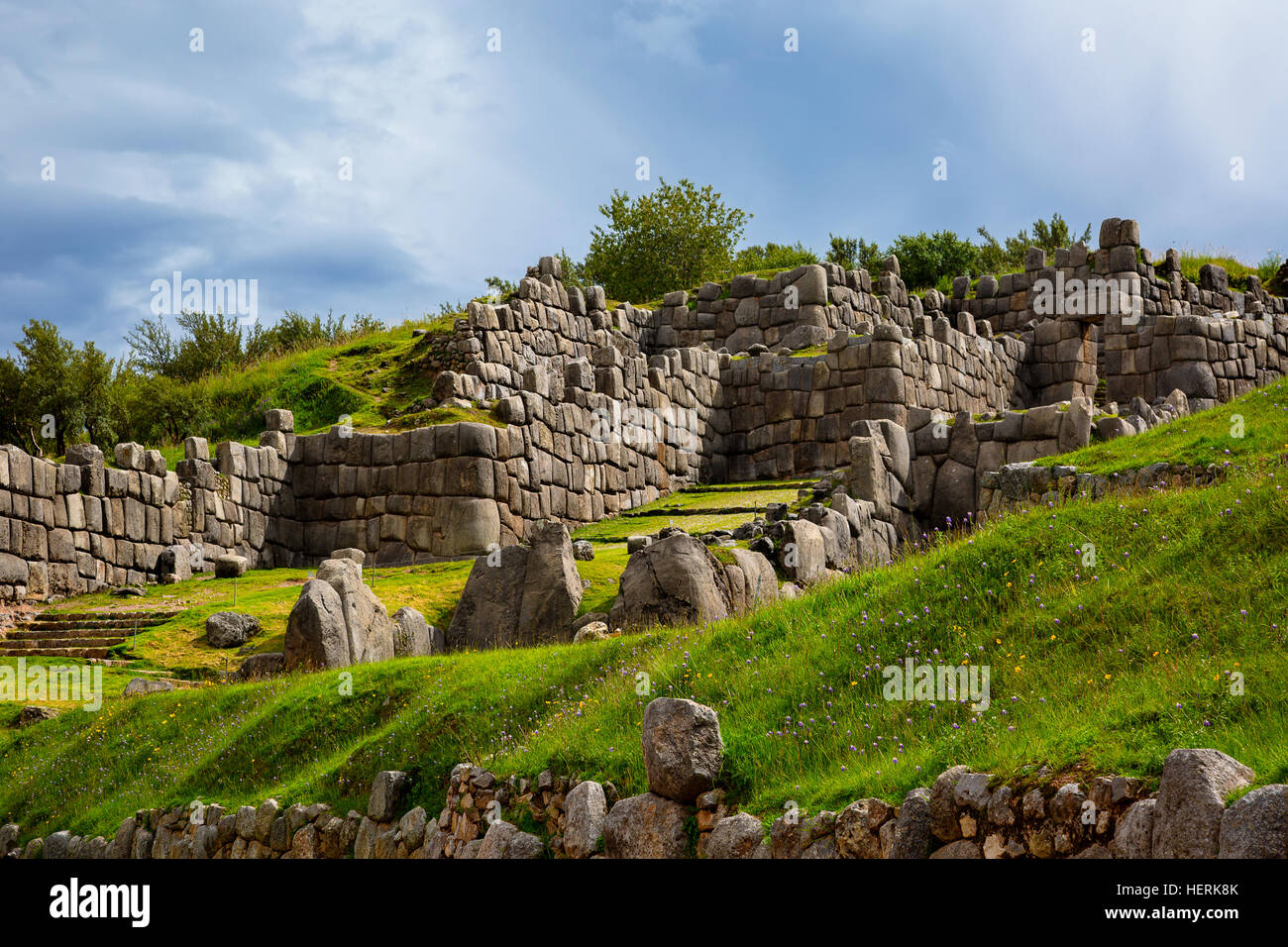 Le mura di Cittadella Saksaywaman, regione di Cusco, Perù Foto Stock