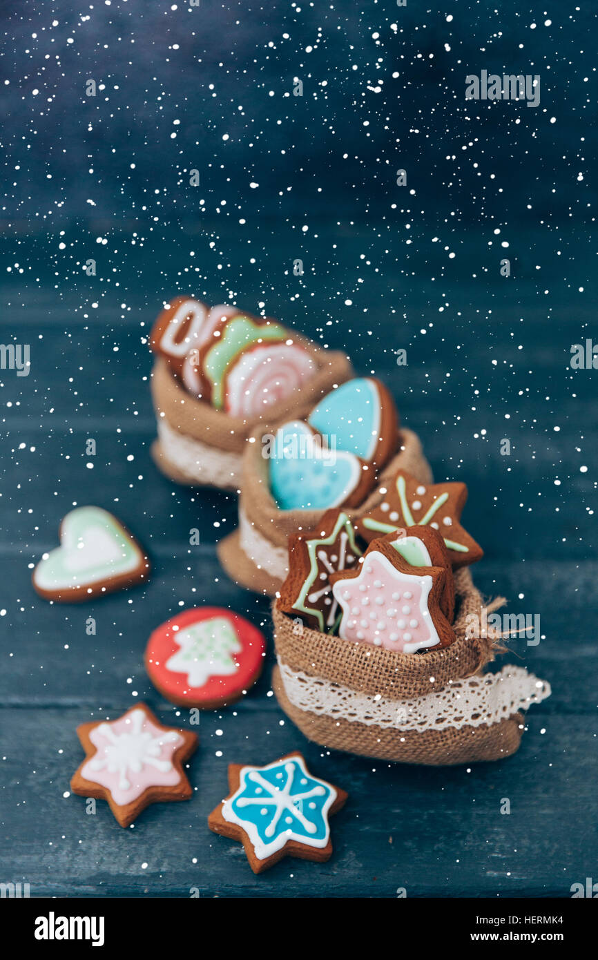 Biscotti di Natale in sacchi di tela Foto Stock