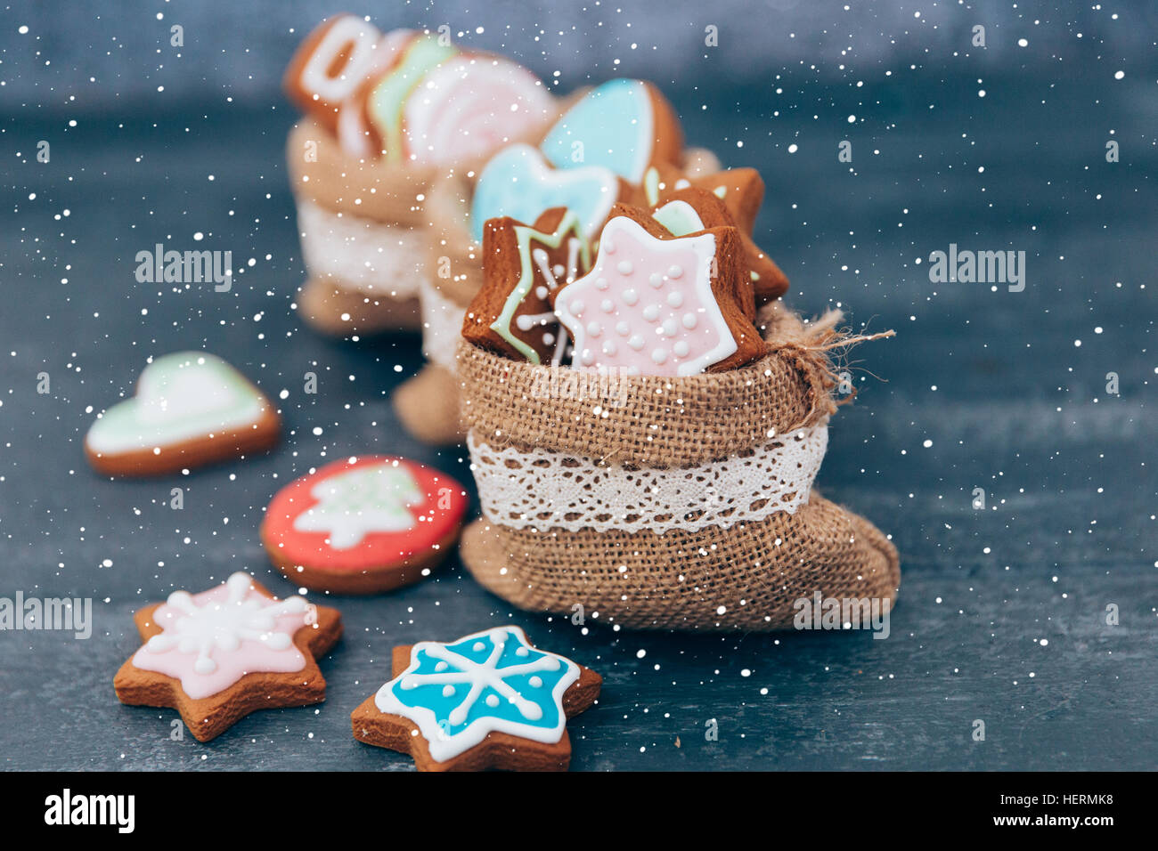 Biscotti di Natale in sacchi di tela Foto Stock