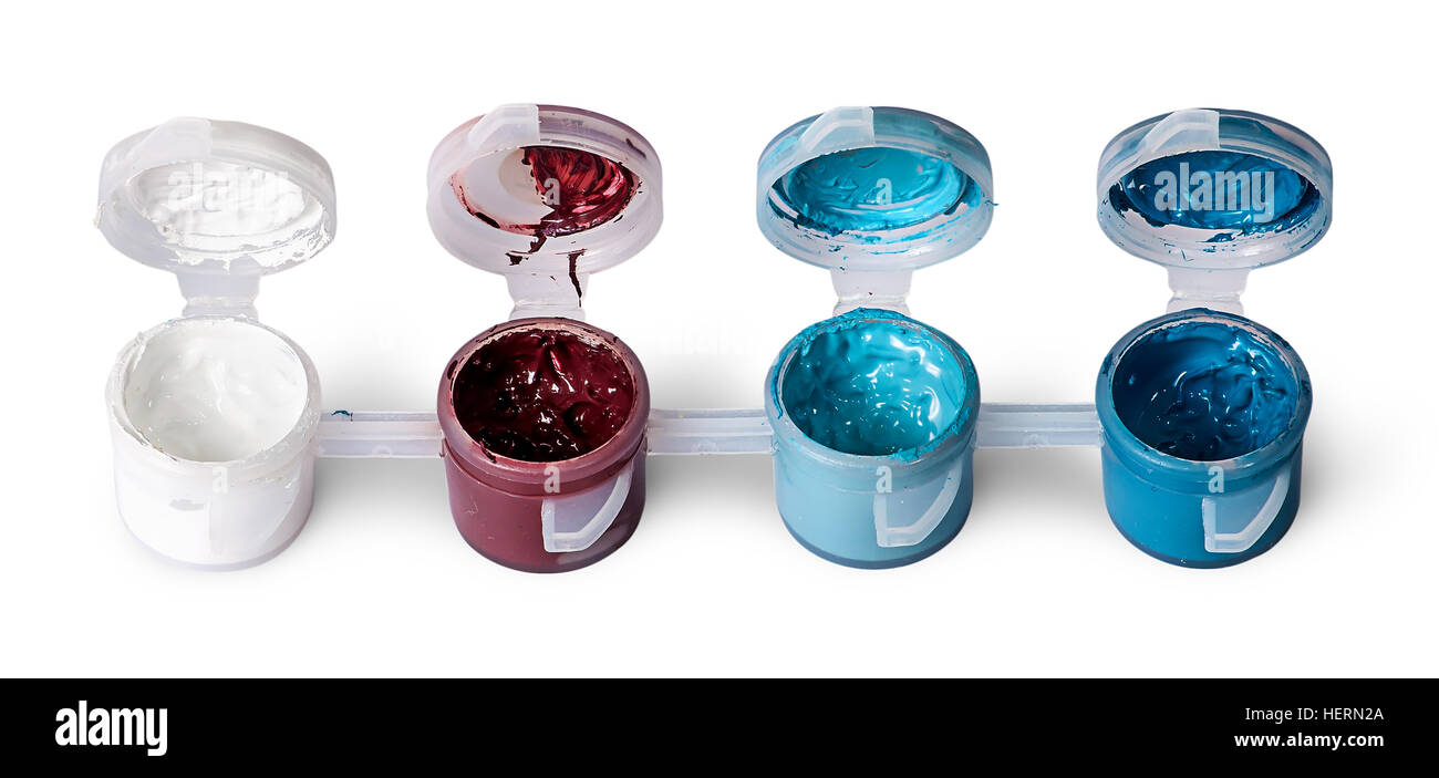 Pochi colori vernici acriliche in vasi aperti isolati su sfondo bianco Foto Stock