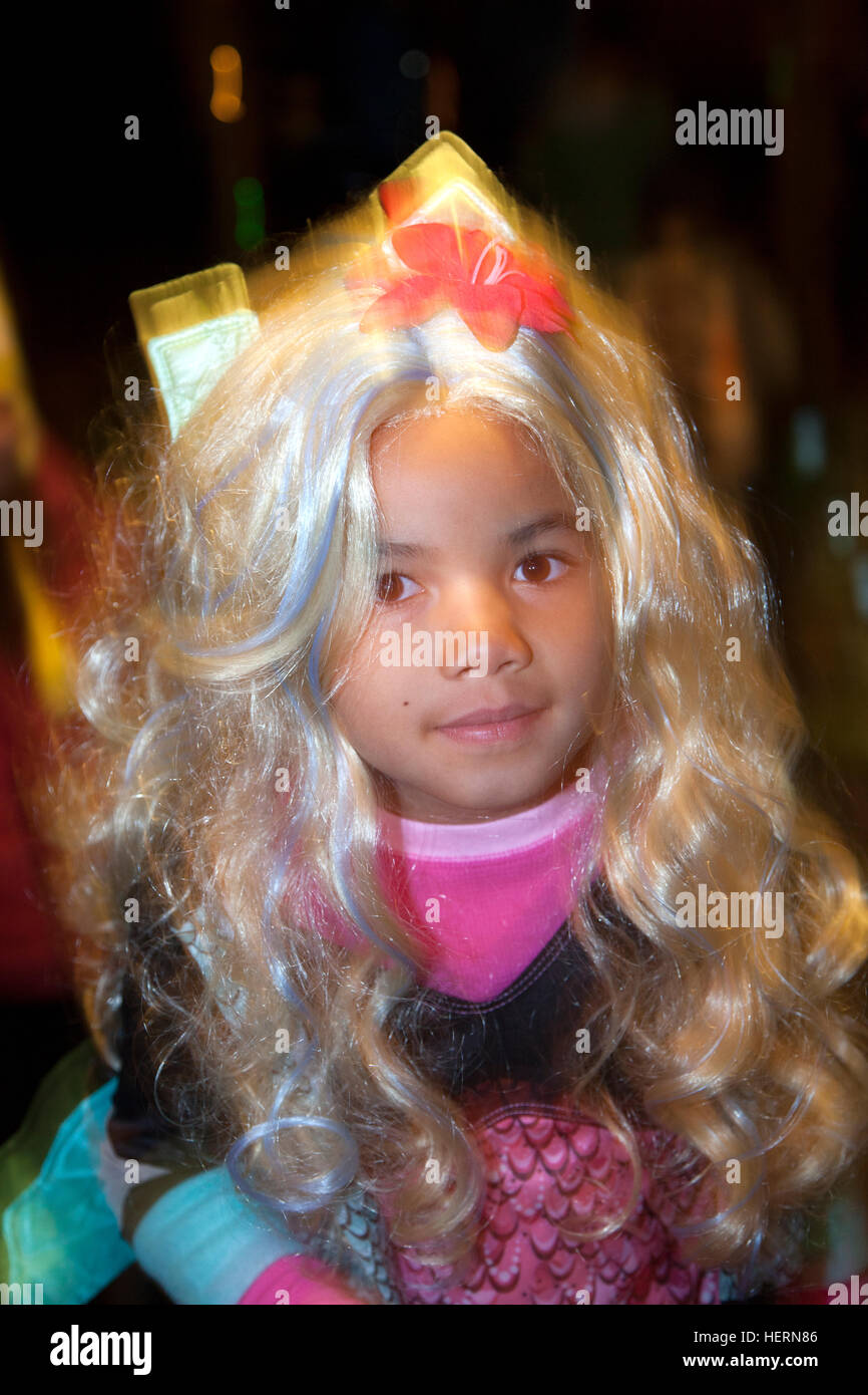 Costume da bambola barbie immagini e fotografie stock ad alta risoluzione -  Alamy