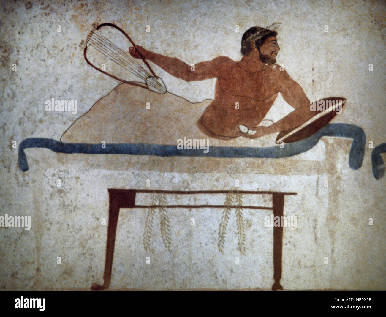 Tomba del tuffatore. 470 BC. Affresco raffigurante un simposio scena. Dettaglio. Paestum Museo Archeologico Nazionale. L'Italia. Foto Stock
