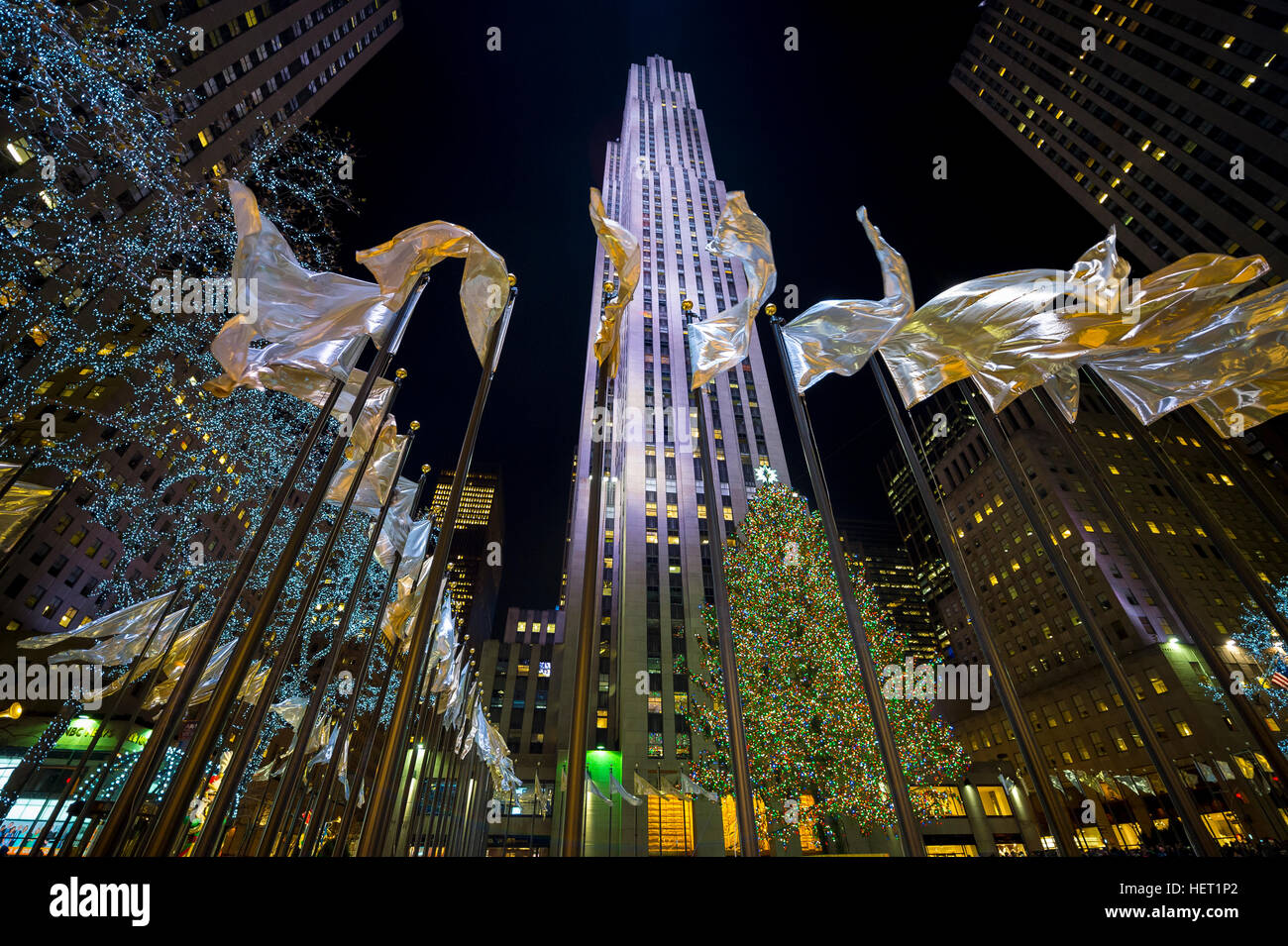 NEW YORK CITY - 23 dicembre 2016: le luci di Natale decorano la città per le vacanze. Foto Stock