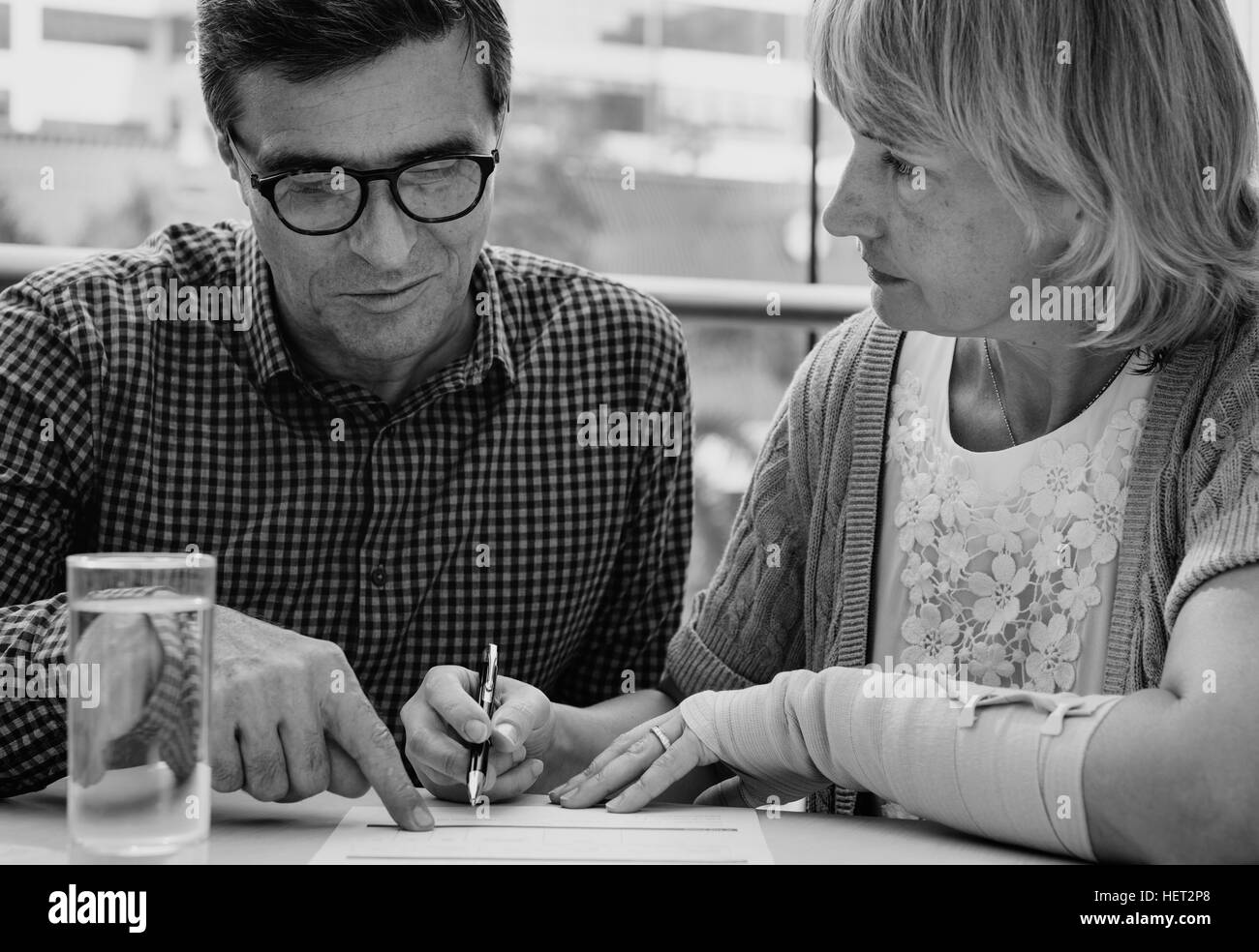 Le imprese di discussione parlando il concetto della trattativa Foto Stock