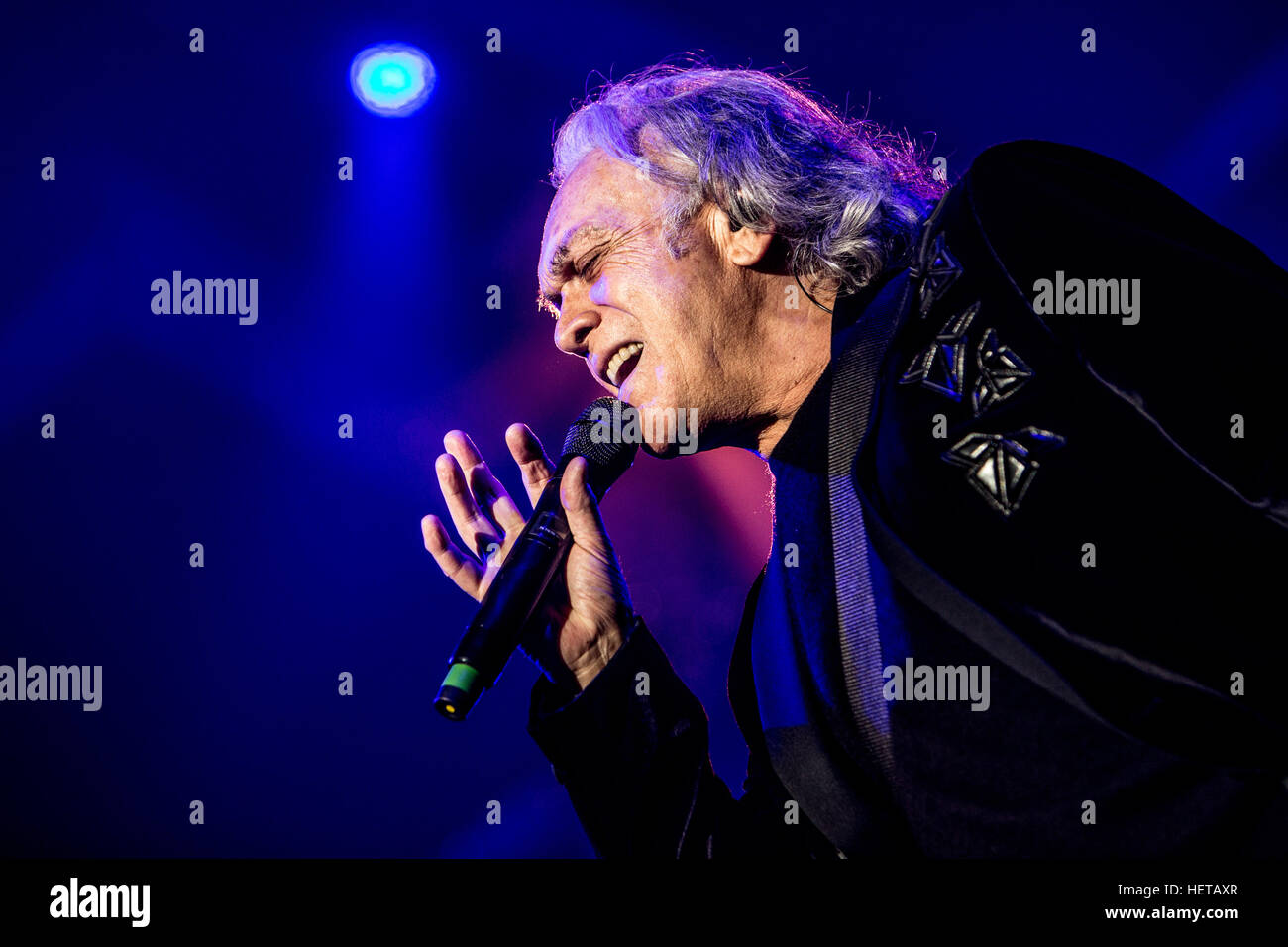 Milano, Italia. 22 Dic, 2016. Pooh esegue live al Mediolanum Forum di Milano per l'ultima volta nella loro carriera. © Mairo Cinquetti/Pacific Press/Alamy Live News Foto Stock