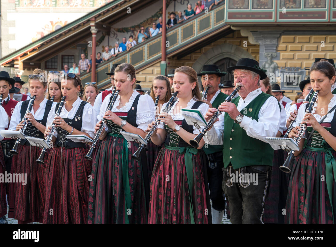 Sfilata con la banda musicale in costumi tradizionali, Lindau, Lago di Costanza, Baviera, Germania, Europa Foto Stock