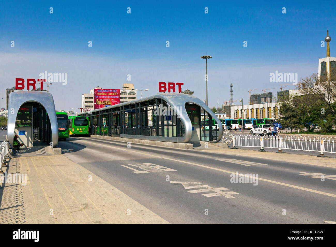 Il bus Rapid Transit, BRT sistema nel centro città, Yinchuan, Ningxia, Cina Foto Stock