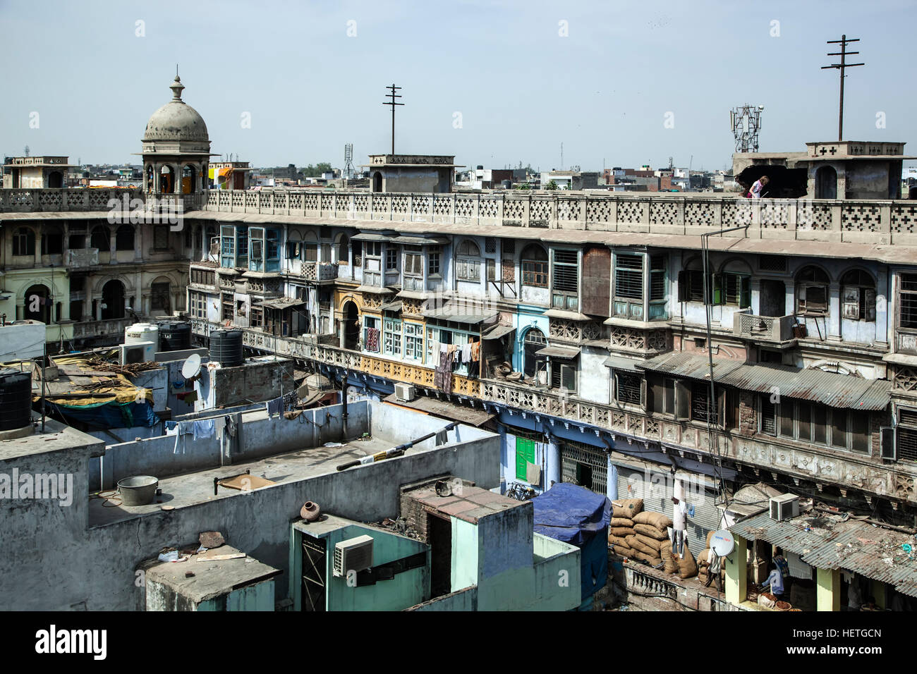 Edificio fatiscente, il Mercato delle Spezie, la Vecchia Delhi, India Foto Stock