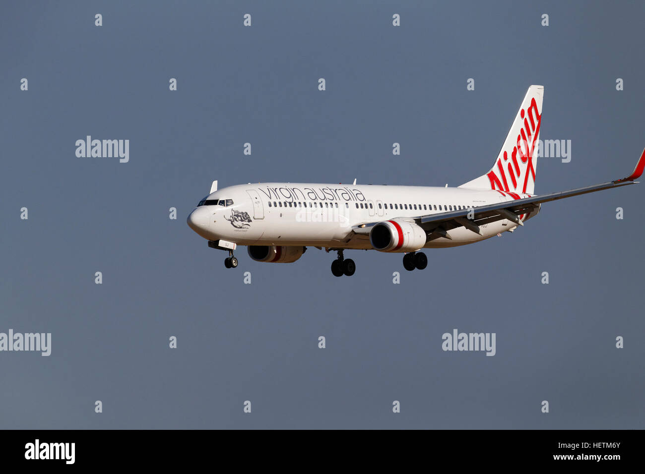 Virgin Australia airlines, aviogetti civili, Boeing 737-800 sulla rotta di avvicinamento per l'atterraggio Foto Stock