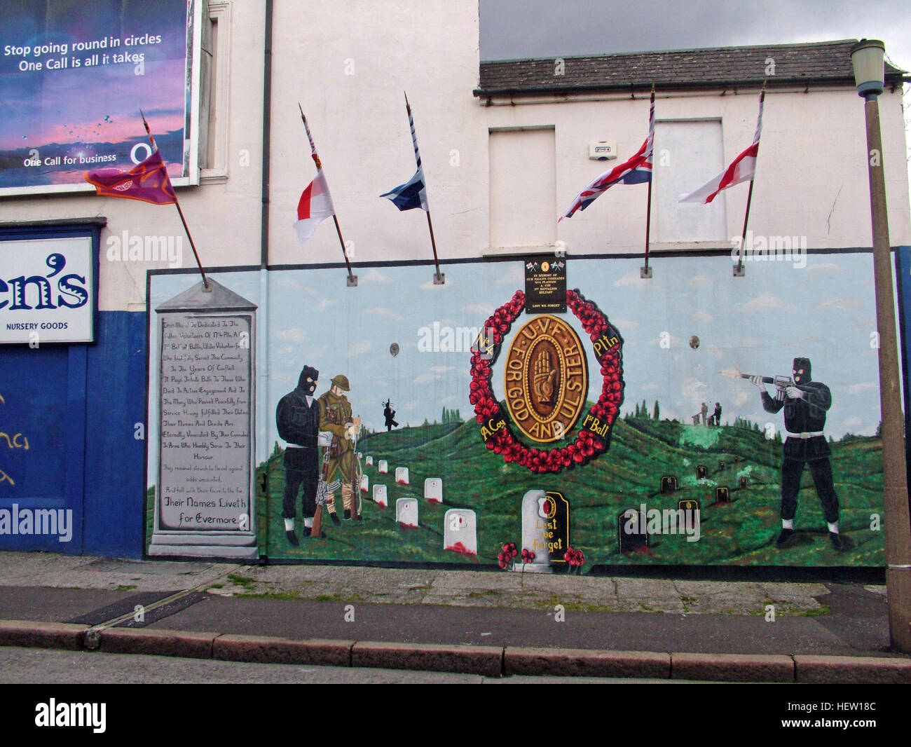 Shankill Road murale - per Dio per Ulster, parte occidentale di Belfast, Irlanda del Nord, Regno Unito Foto Stock