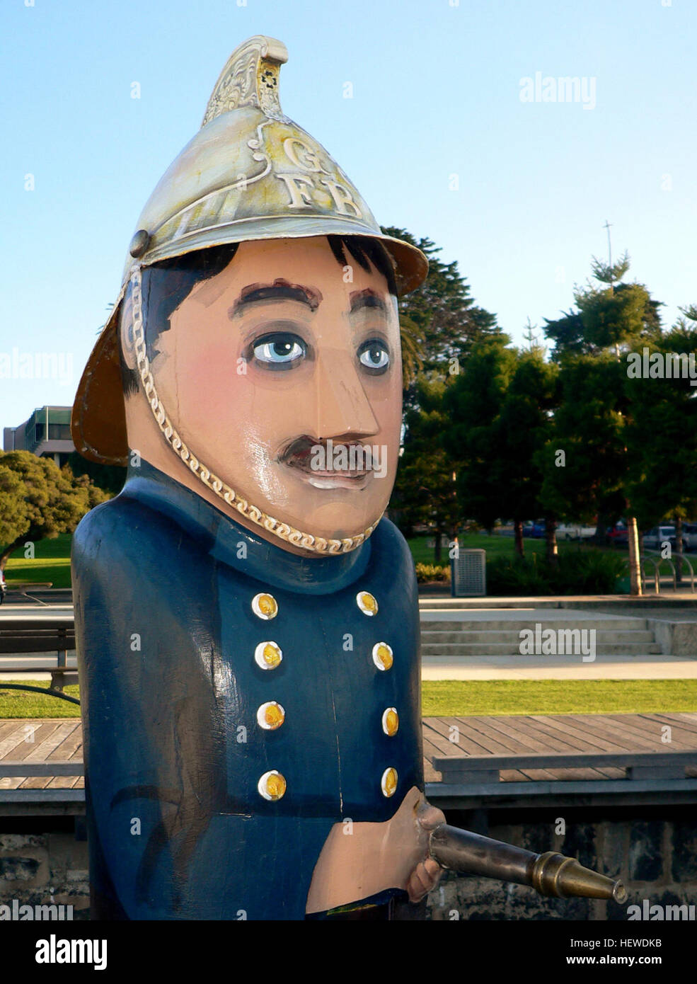 Nessun visitatore di Geelong il magnifico litorale precinct può perdere le bizzarre paracarri che tratto da Rippleside a Limeburners Point. Dipinto da un artista locale, Jan Mitchell, i paracarri sono diventati una icona di Geelong.Australia. Foto Stock