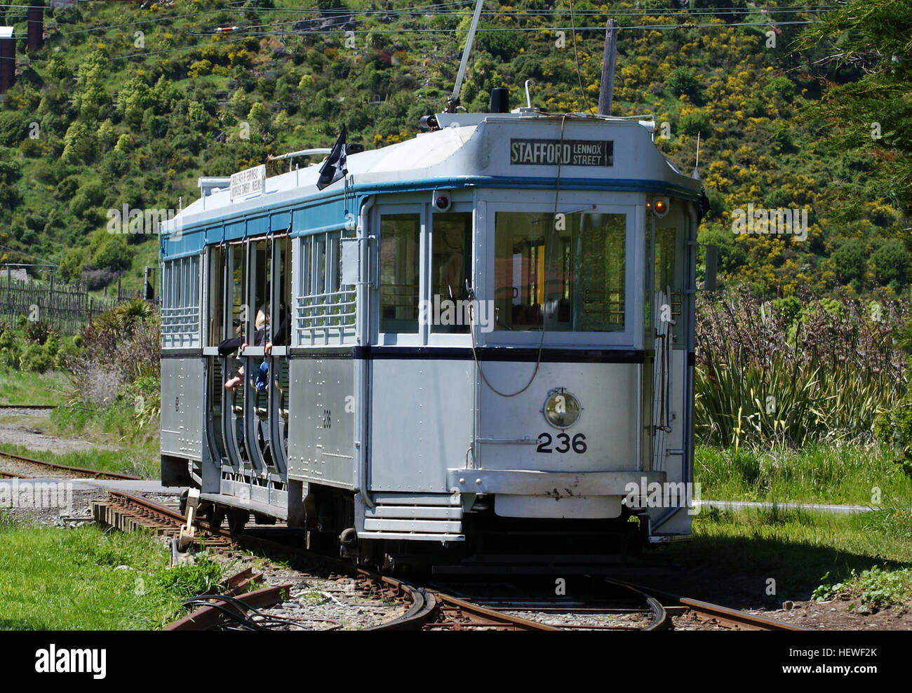 Si tratta di Brisbane a due bogie drop-centro tram, anche se non ha molto in comune con la Sydney's toastrack L/P del tram. Il primo a essere introdotto è il n. 231 ...in un primo momento, nonostante il loro peso, i tram erano in dotazione solo con i freni a mano; i freni ad aria compressa sono state un fine raffinatezza. Più tardi, i freni ad aria compressa sono state montate a mano-frenato i modelli in ordine inverso. Questo processo ha ottenuto per quanto riguarda il tram n. 276 prima che si è arrestato. Foto Stock