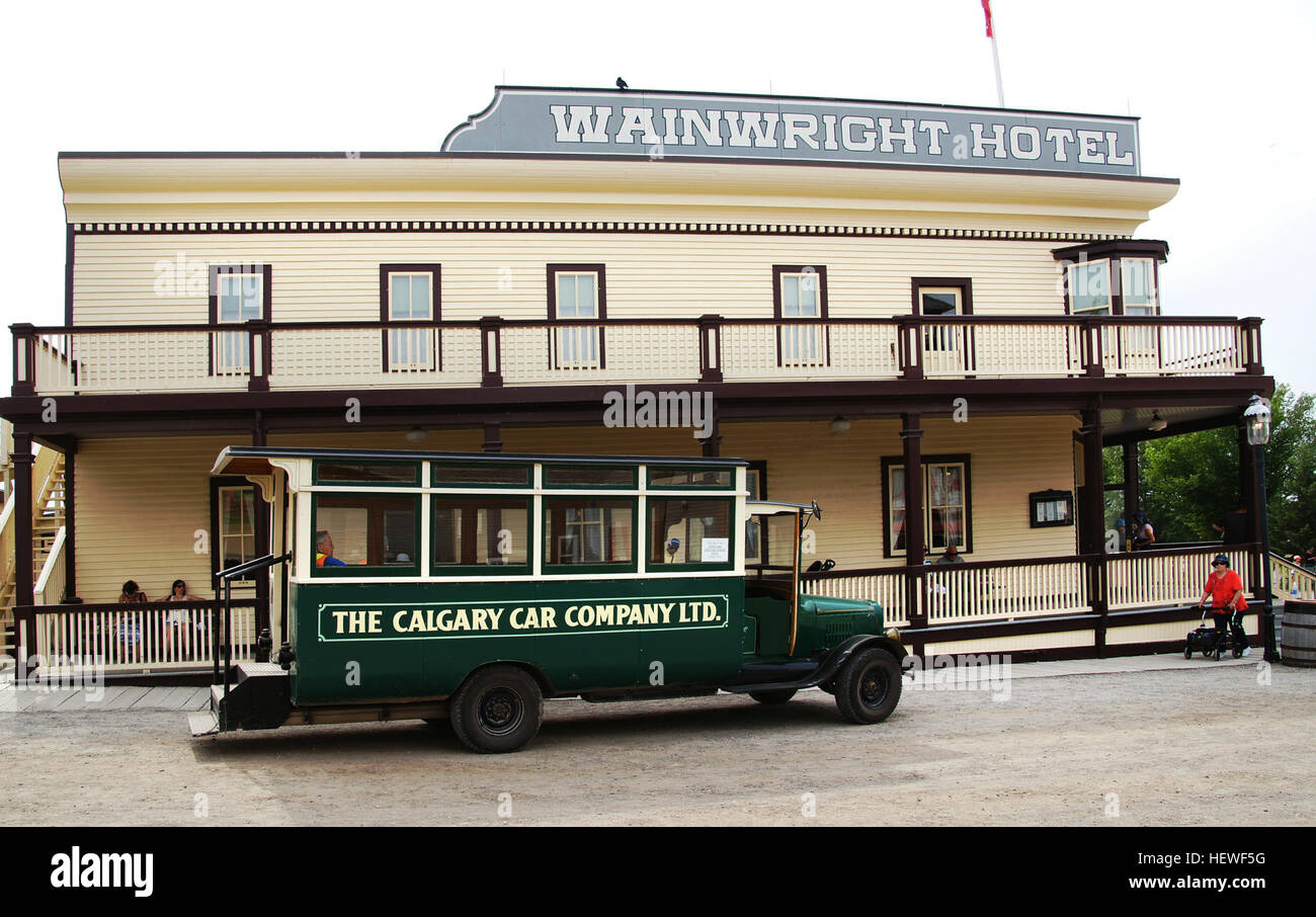 L'Heritage Park Historical Village, situato a Calgary, Alberta, offre uno sguardo al passato con edifici e mostre conservati. Situato su 127 acri lungo il Glenmore Reservoir, il parco offre un'esperienza storica dei primi anni della vita canadese. Foto Stock