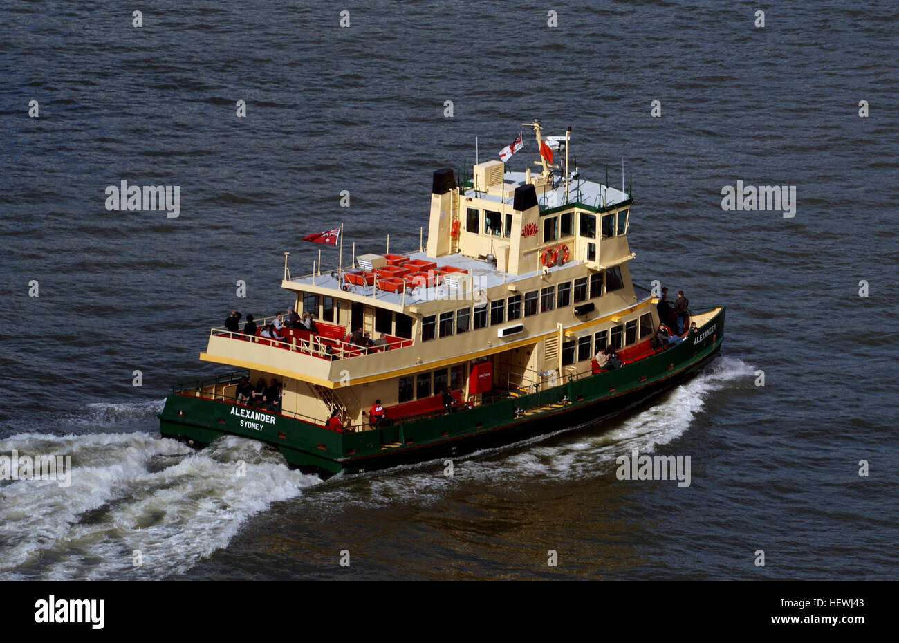 L'Alexander è un catamarano gemello in acciaio di proprietà della Sydney Ferries Corporation. È una delle sette navi che operano nel porto di Sydney, offrendo servizi di traghetto lungo le rotte interne del porto, tra cui Drummoyne. I serbatoi sono identici nella progettazione, con lievi variazioni nella lunghezza dei loro ponti esterni. Foto Stock