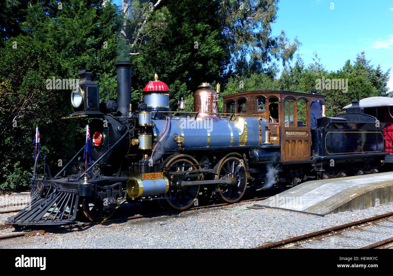 La locomotiva di classe NZR K, introdotta nel 1877, segnò una pietra miliare nella storia delle ferrovie neozelandesi. Costruita negli Stati Uniti, è stata la prima locomotiva di progettazione americana utilizzata in nuova Zelanda, influenzando lo sviluppo delle locomotive fino alla fine del vapore. Il K88, parte di questa classe, è ora conservato presso la Ashburton's Plains Railway. Foto Stock La locomotiva di classe NZR K, introdotta nel 1877, segnò una pietra miliare nella storia delle ferrovie neozelandesi. Costruita negli Stati Uniti, è stata la prima locomotiva di progettazione americana utilizzata in nuova Zelanda, influenzando lo sviluppo delle locomotive fino alla fine del vapore. Il K88, parte di questa classe, è ora conservato presso la Ashburton's Plains Railway. Foto Stock