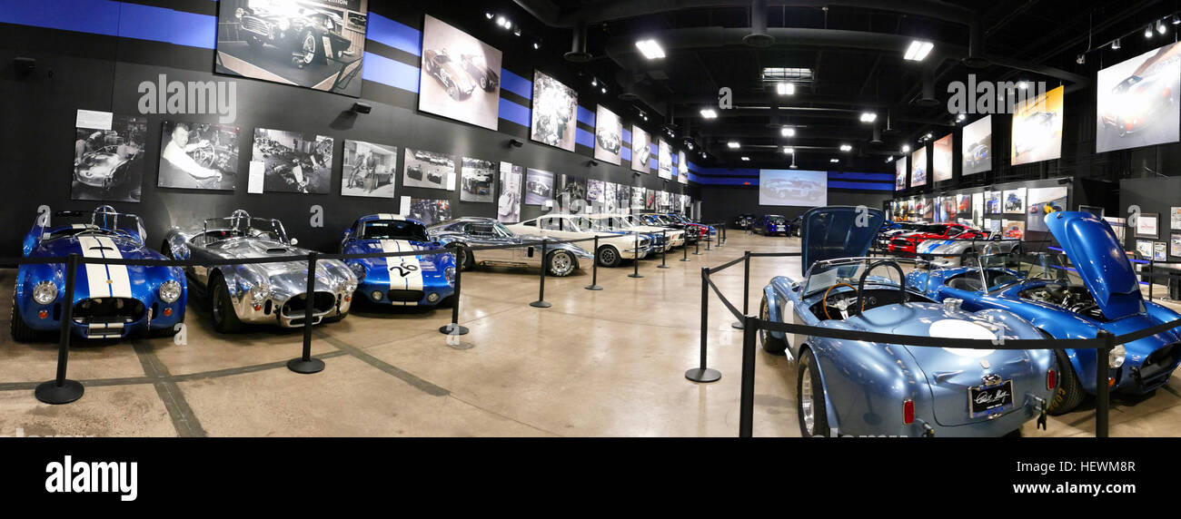 Lo Shelby Heritage Center di Las Vegas mette in mostra l'eredità di Carroll Shelby, famoso per i suoi veicoli ad alte prestazioni come il Cobra e la Mustang. Il nuovo centro, inaugurato nel 2012, onora i contributi di Shelby alla storia dell'automobile e offre agli appassionati la possibilità di esplorare la sua eredità in uno spazio moderno e ampliato. Foto Stock