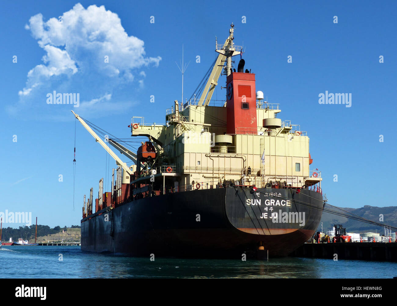 Il tipo di nave:General Cargo stazza lorda:6,381 tonnellate estate DWT :9788 tonnellate Lunghezza: 101 m trave :19 m progetto :9,3 m Ulteriori Informazioni società di classe:NIPPON KAIJI KYOKAI costruire Anno : 2001 Builder (*):Shin Kurushima Dockyard Hashihama Hashihama, Giappone proprietario:Noma spedizione - Imabari, Giappone Manager:Tanbinh - Haiphong, Vietnam Foto Stock