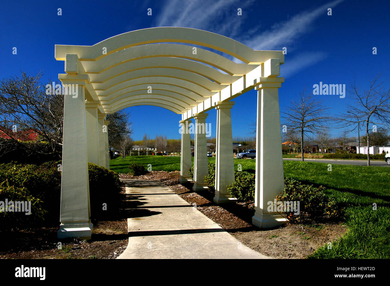 Northwood Station Wagon Christchurch. Una pergola, arbor o pergolato è un  garden includono la formazione di un passaggio pedonale ombreggiata,  passaggio o area salotto di montanti verticali o pilastri che supportano  solitamente