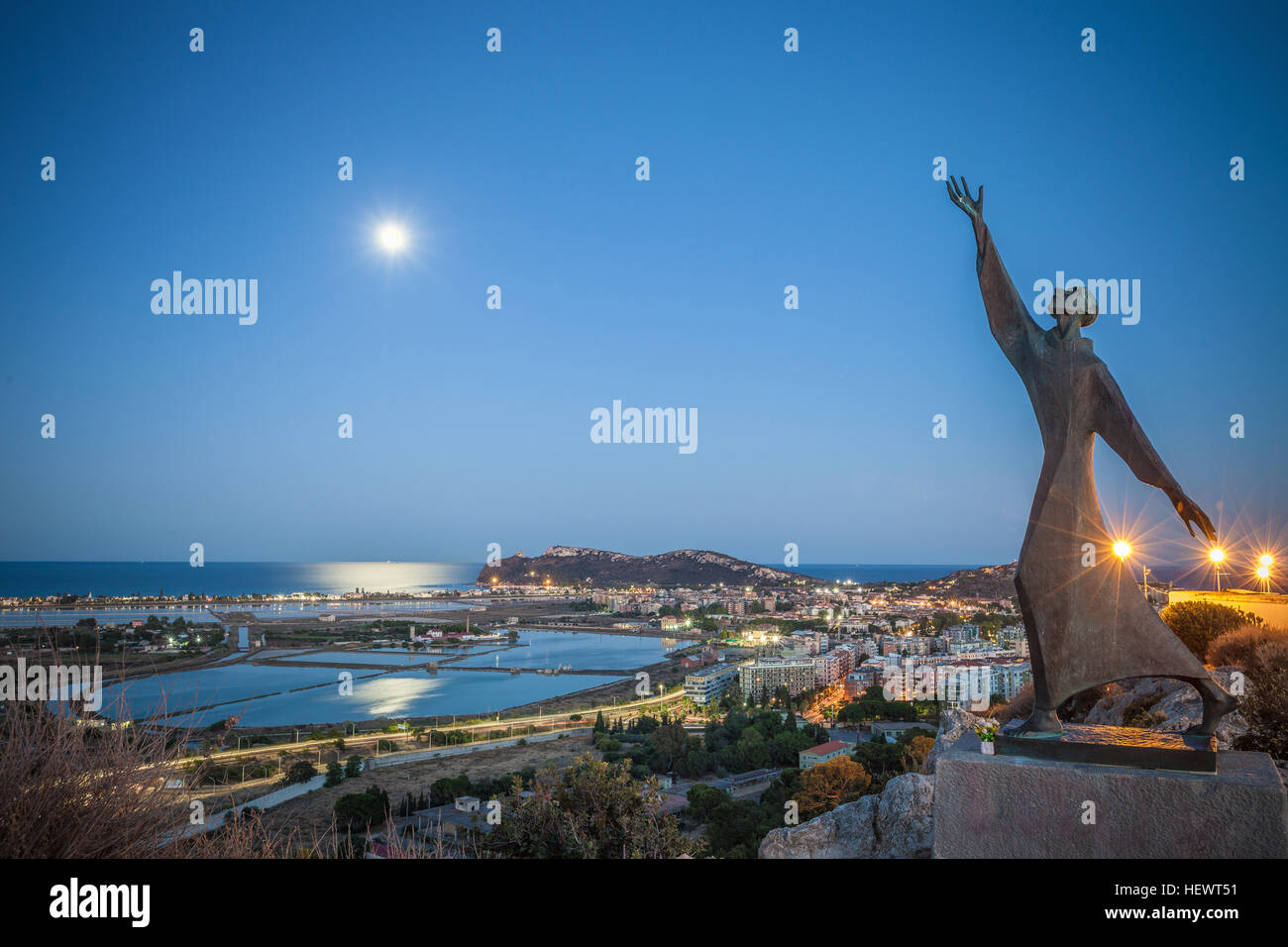 Statua di San Francesco di Assisi si affaccia su Cagliari, Masua, Sardegna, Italia Foto Stock