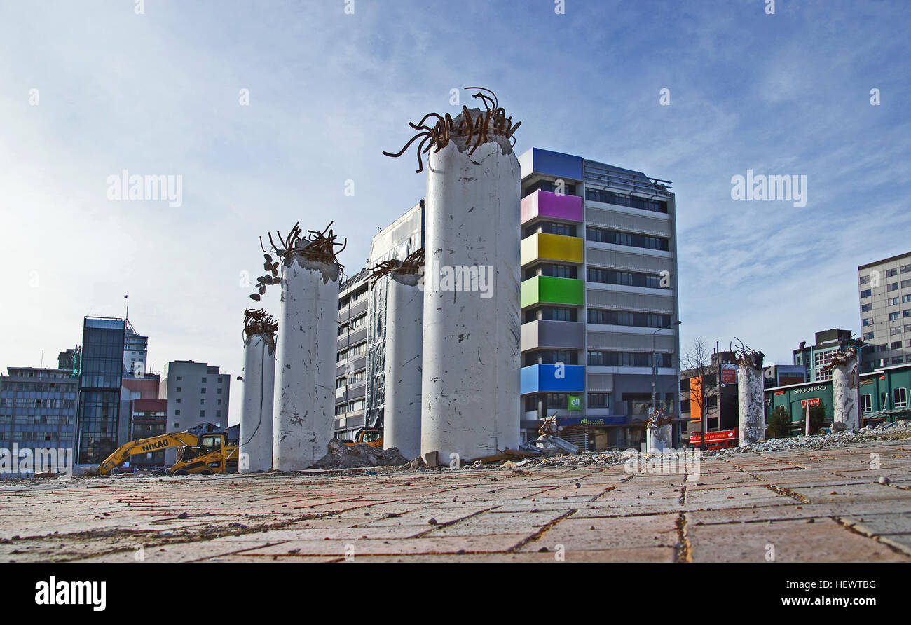 Questa immagine, scattata con una reflex digitale Sony A580, cattura le conseguenze del terremoto di Christchurch, mostrando la devastazione e la resilienza della città e della sua gente dopo il tragico evento. Foto Stock