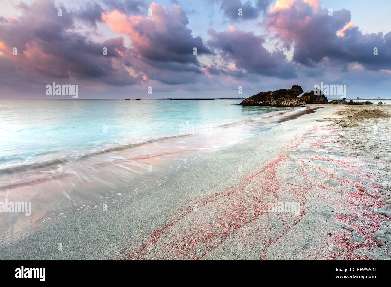 Una Spiaggia Con Sabbia Rosa Sulla Laguna Di Elafonissi Foto
