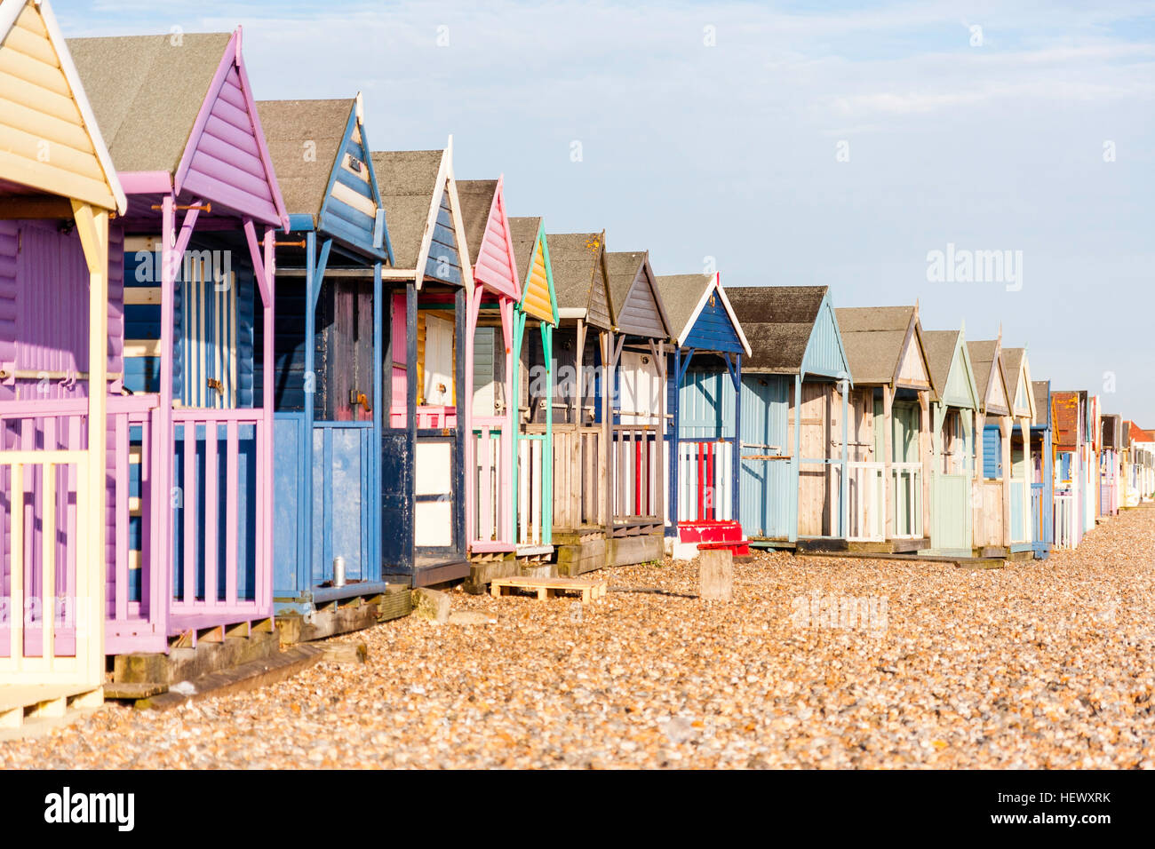Vista Lungo La Fila Di Inglese Spiaggia Tradizionali Capanne