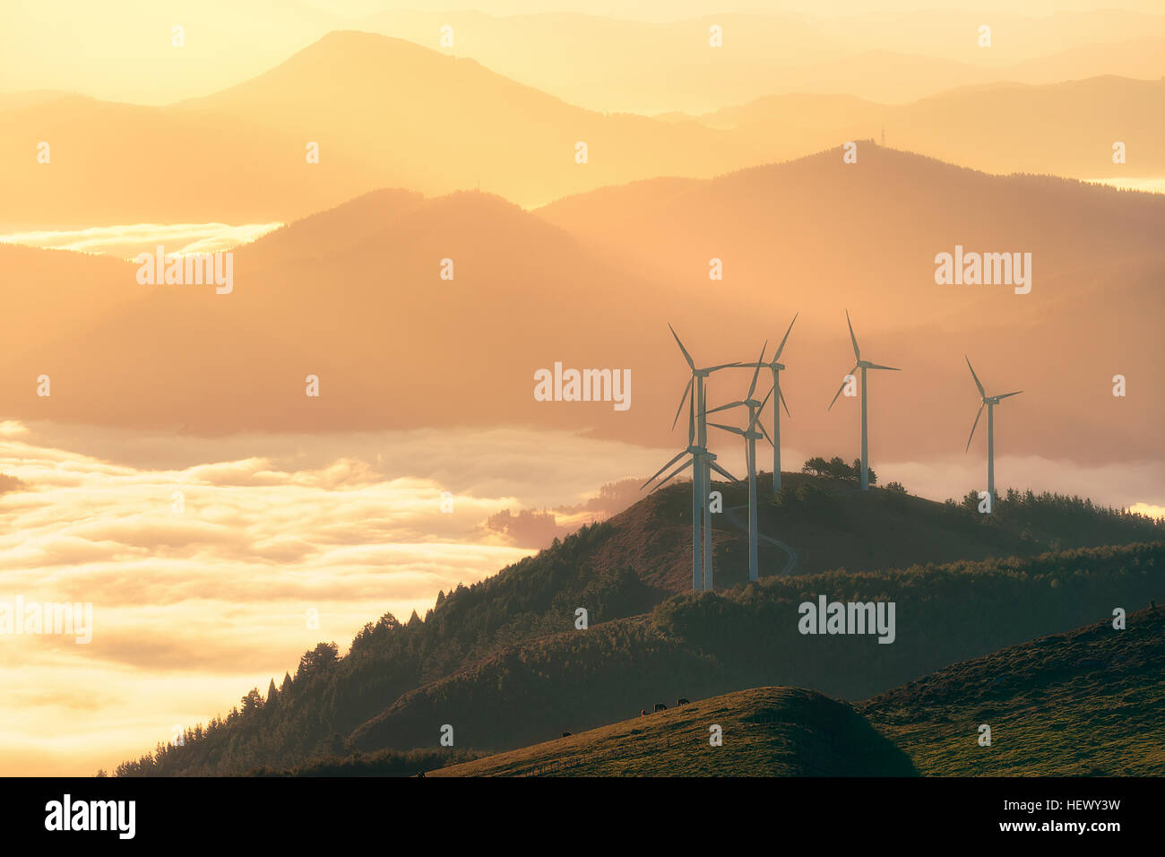 Le turbine eoliche sulla montagna Foto Stock