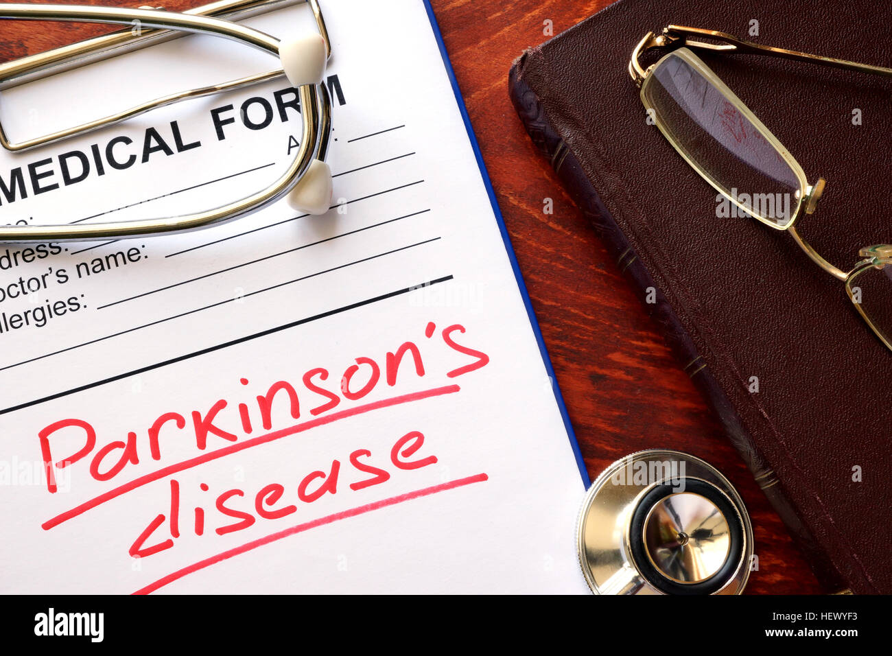 Malattia di Parkinson scritto in una forma medica. Foto Stock