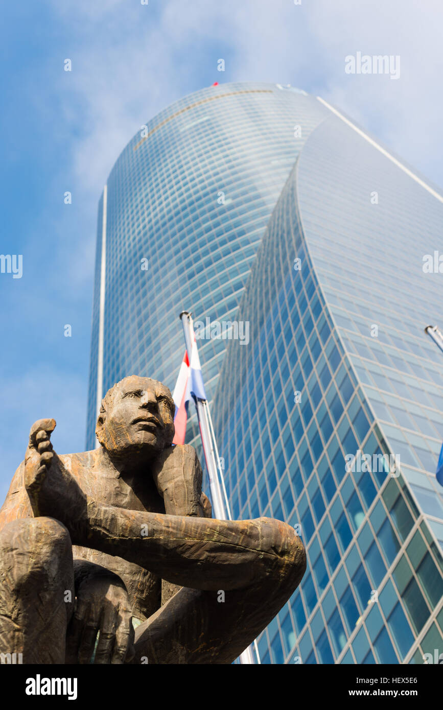 I moderni grattacieli e sculture di Cuatro Torres Business Area di Madrid. Spagna. Foto Stock