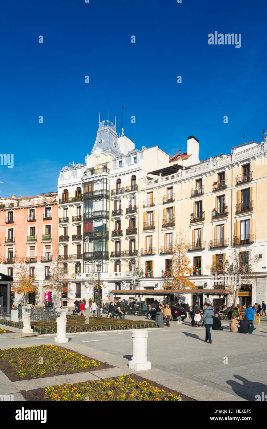 Centro citta' scena non lontano dal Palazzo Reale e il teatro lirico a Plaza de Oriental a Madrid, Spagna. Foto Stock