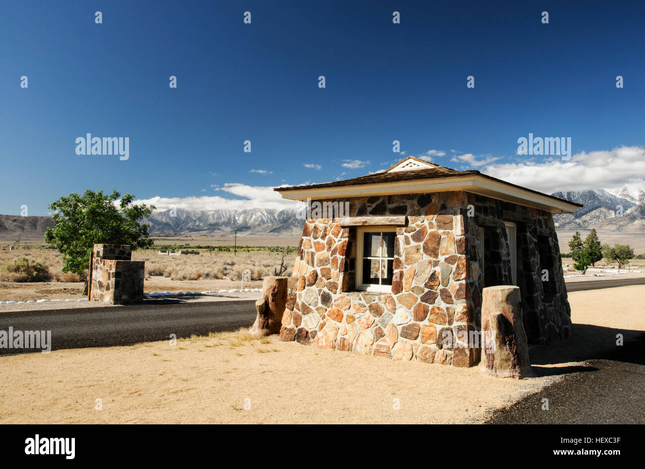 Storico ingresso Portal Manzanar internamento Camp, California Foto Stock