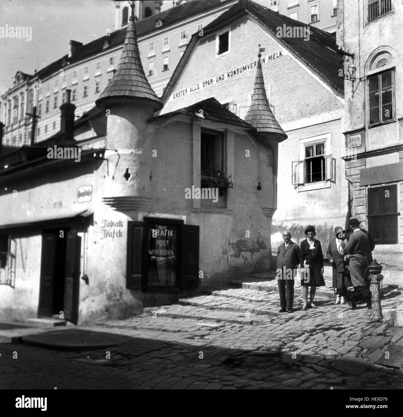 La città vecchia di Melk nella valle Wachan Austria Inferiore 1929 l'Abbazia di Melk Foto Stock
