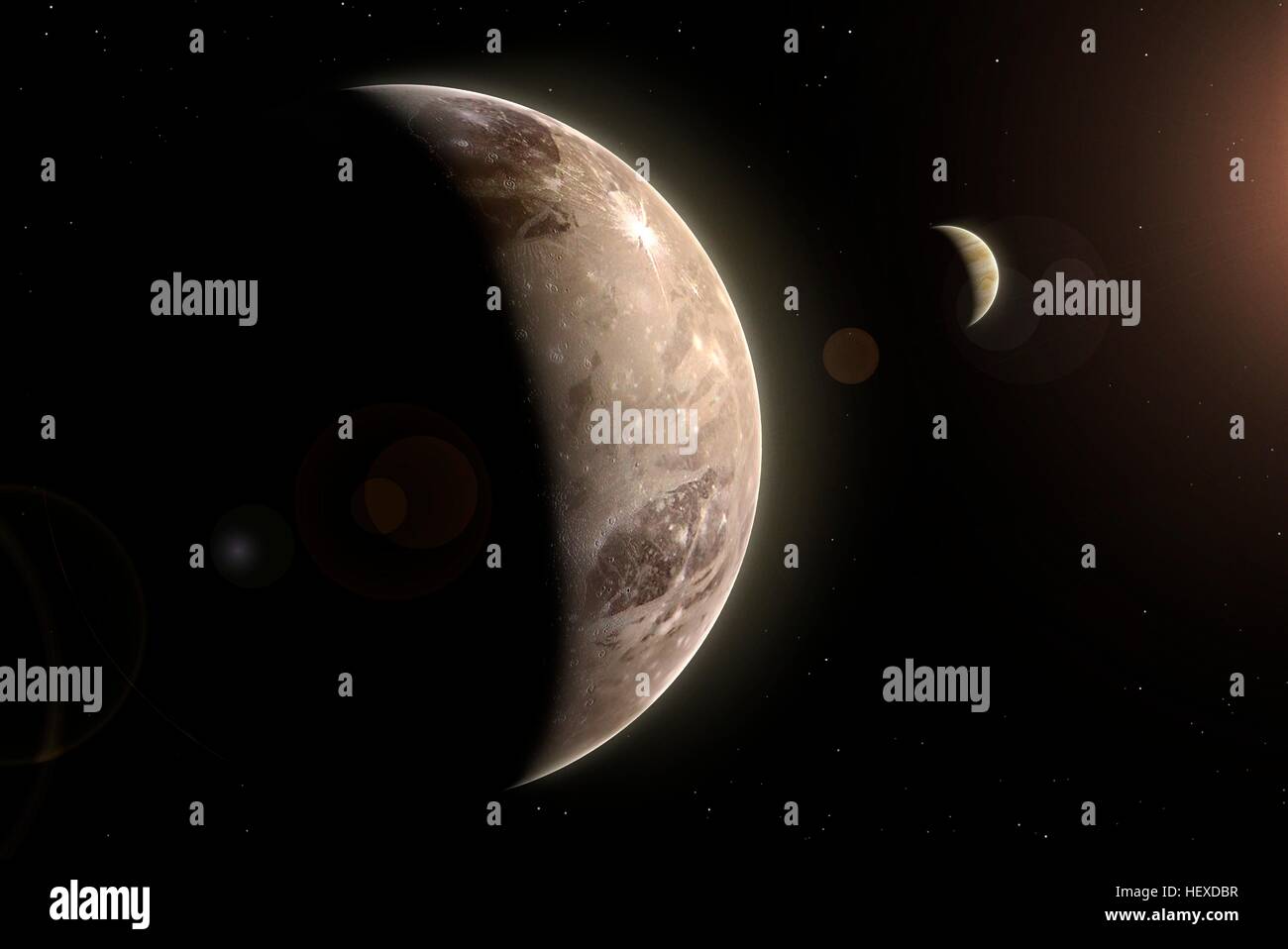 Ganimede è il più grande dei quattro lune galileiane di Giove - anzi la più grande luna di qualunque tipo noto pianeta, più ancora di mercurio. La sua superficie è una miscela di ghiaccio, fratture e crateri. Giove è anche visto in background. Foto Stock