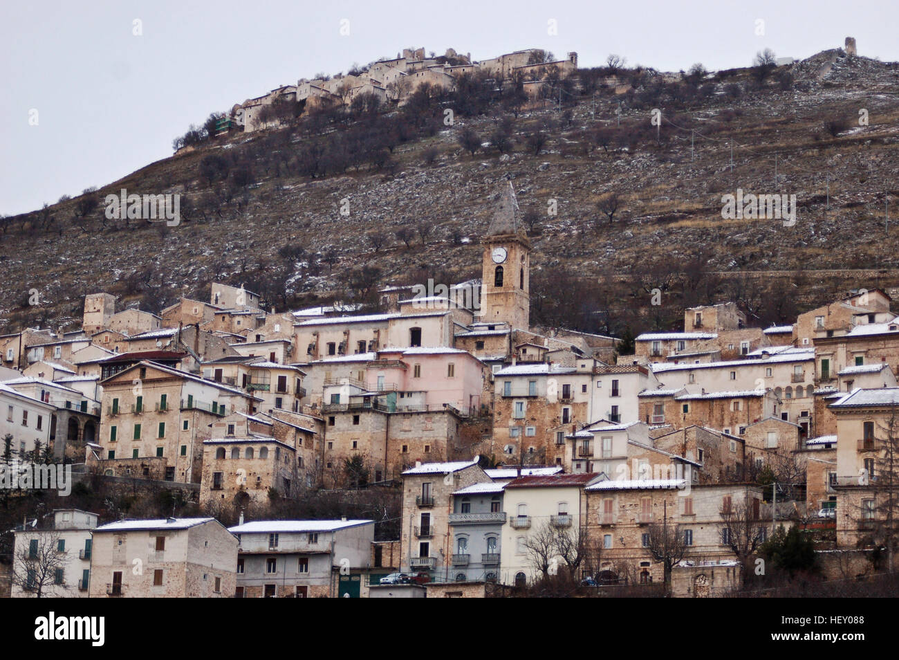 Il borgo di Castelvecchio Calvisio in Abruzzo, Italia Foto Stock