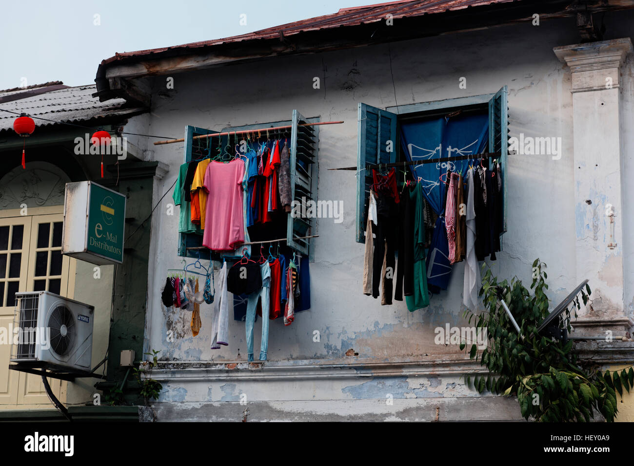 Appendere il lavaggio in Carpenter Street, Kuching Foto Stock