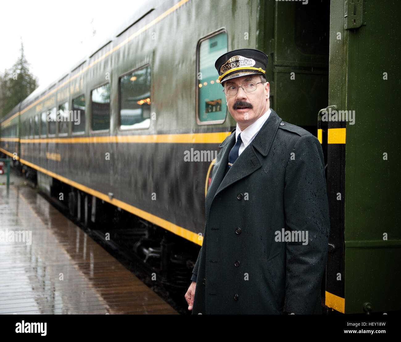 Polar Express Christmas treno conduttore Rob Payette presso la West Coast Railway Park. Squamish BC, Canada Foto Stock