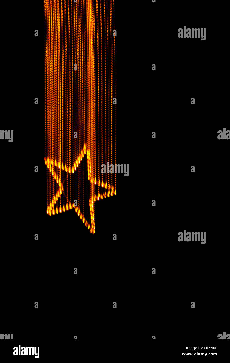 A forma di stella di Natale decorazione a forma di stella cadente dalla luce della pittura. Foto Stock
