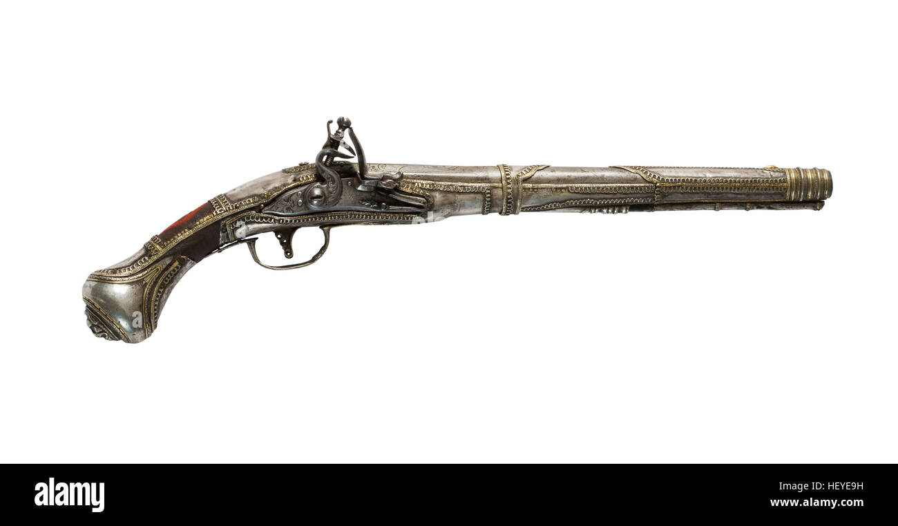 Vecchia pistola flintlock isolato su bianco. Foto Stock