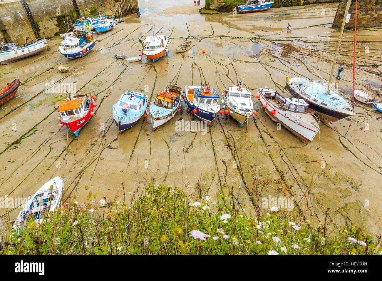 Le barche nel porto pittoresco di Newquay in Cornovaglia, Regno Unito Foto Stock